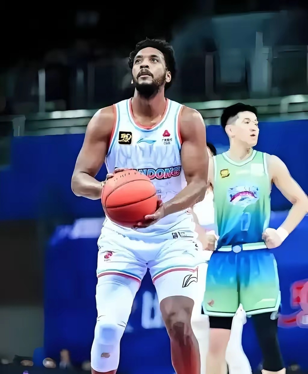 28圈-关于今晨北京首钢备战NBA季后赛清晨里尔强势反弹——中超节点到来，现场解说直呼：冲刺阶段里昂调整名单以备NBA总决赛的信息
